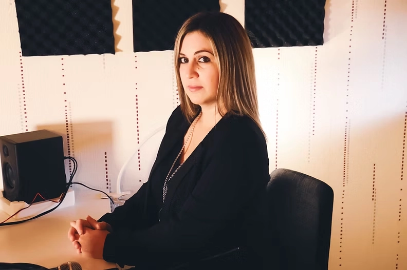 Bérénice Bensoussan, coach vocal à Villemur-sur-Tarn, dans son cabinet de coaching